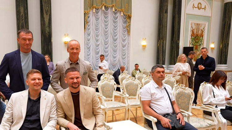 Представители белорусского бизнеса посетили Дворец Независимости