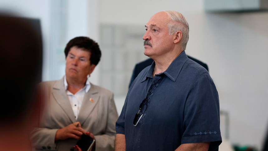 Лукашенко: надо сделать так, чтобы райагросервисы не были пасынками у наших заводов