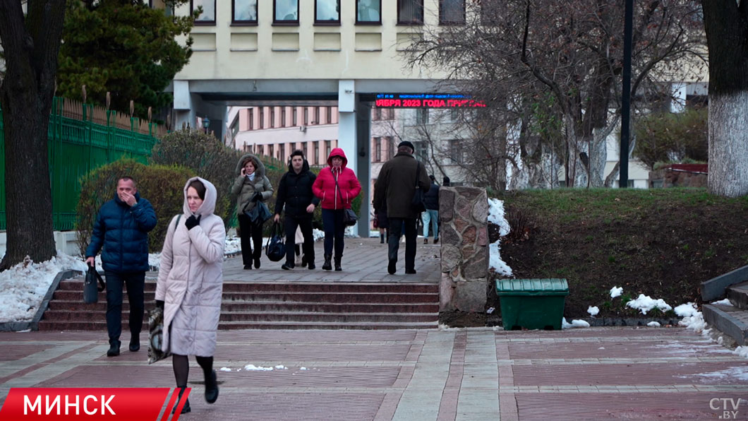 В Беларуси продлили прививочную кампанию – можно сделать укол и от гриппа, и от коронавируса-6