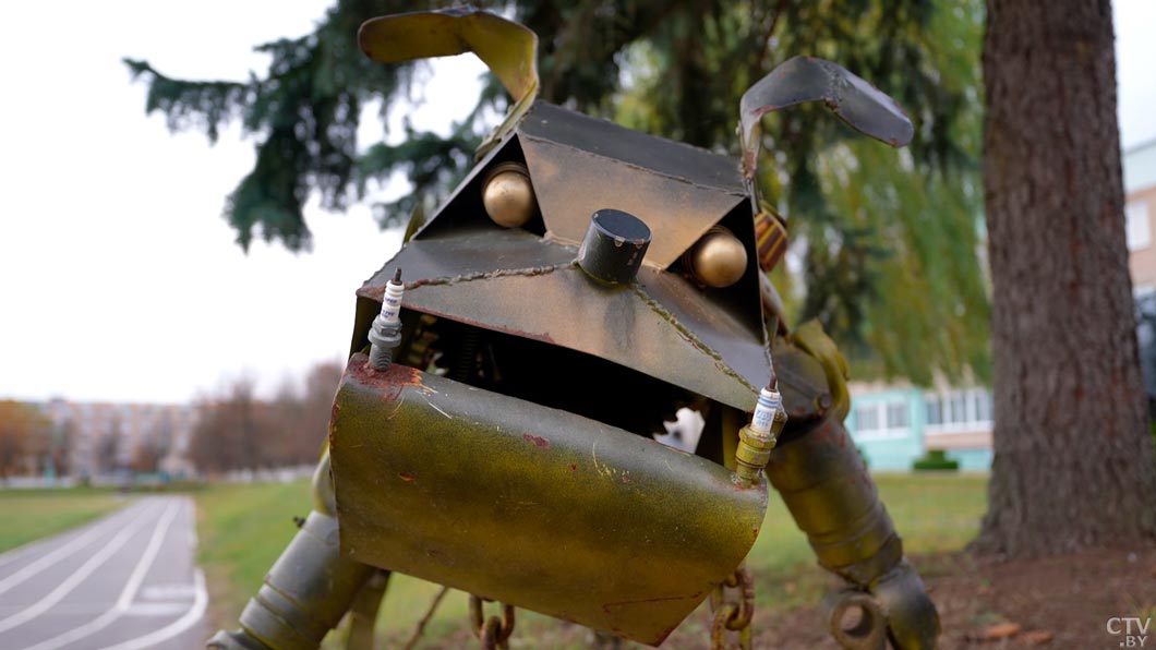 Таких символов года вы точно не видели! Директор колледжа создаёт металлические фигуры в стиле стимпанк-3