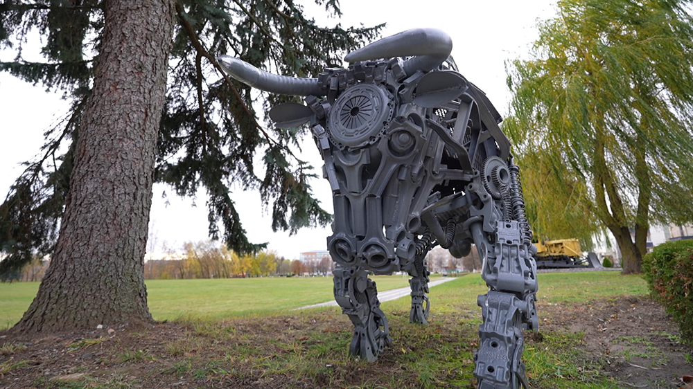 Таких символов года вы точно не видели! Директор колледжа создаёт металлические фигуры в стиле стимпанк