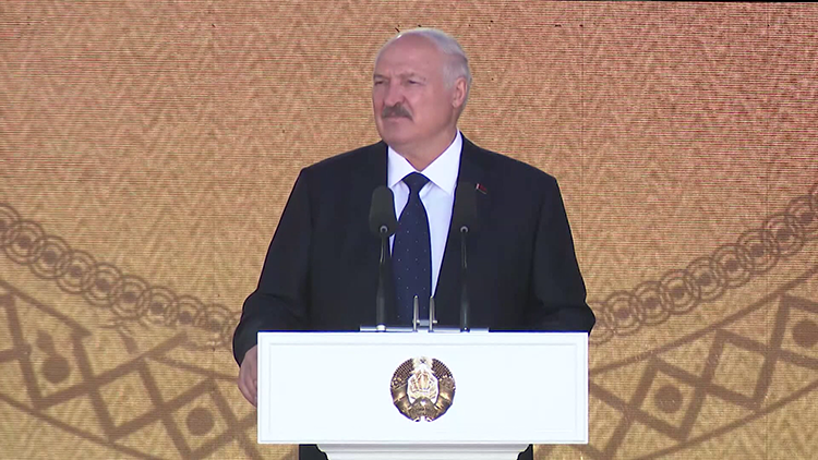 Лукашенко поручил аграриям Гомельщины выкосить поймы рек. Какая выгода для государства?