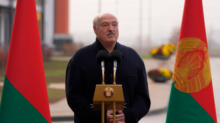 «Не торопитесь». Лукашенко высказался о страховой медицине