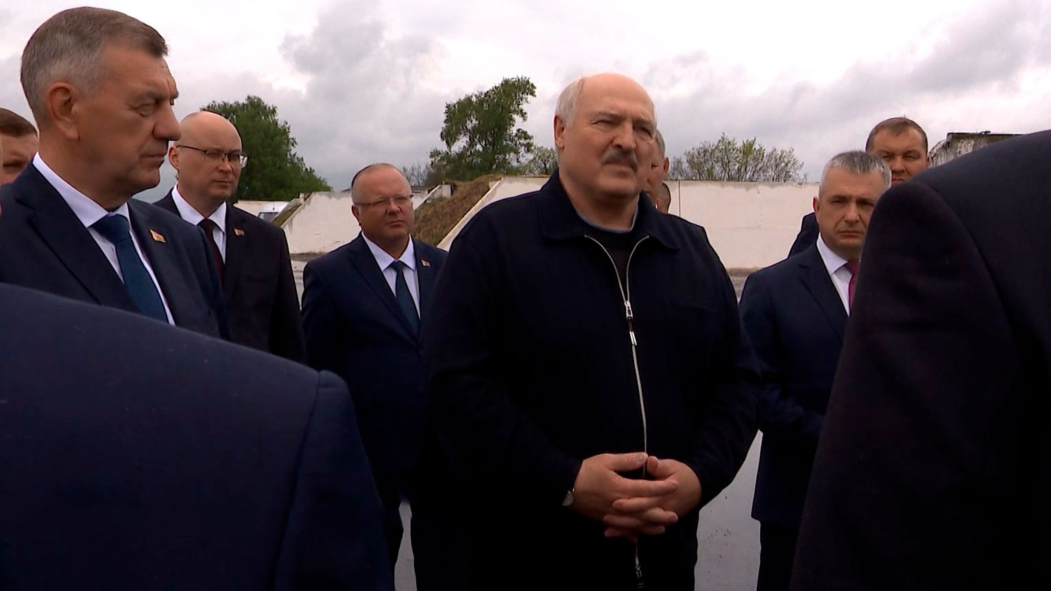 «Дзетачка, нам бы хлебушка». Лукашенко вспомнил первую поездку на Полесье в 90-х