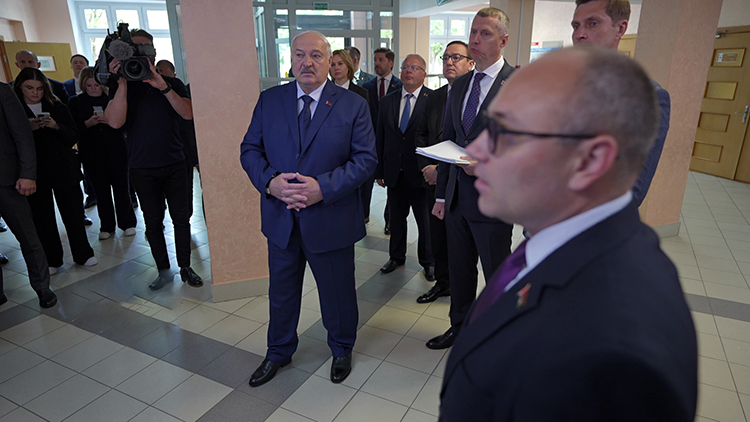 Президент – директору «Беларусьфильма»: денег нет, а заместители есть, дальше что?