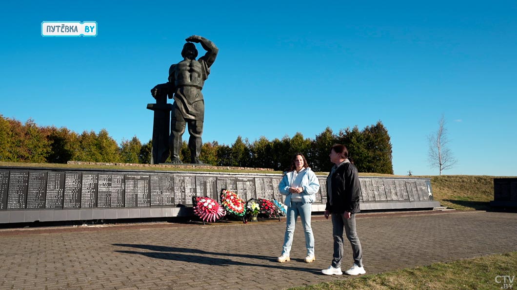 11-метровый богатырь встречает туристов в Свислочи! Узнали, как создавали гиганта-4