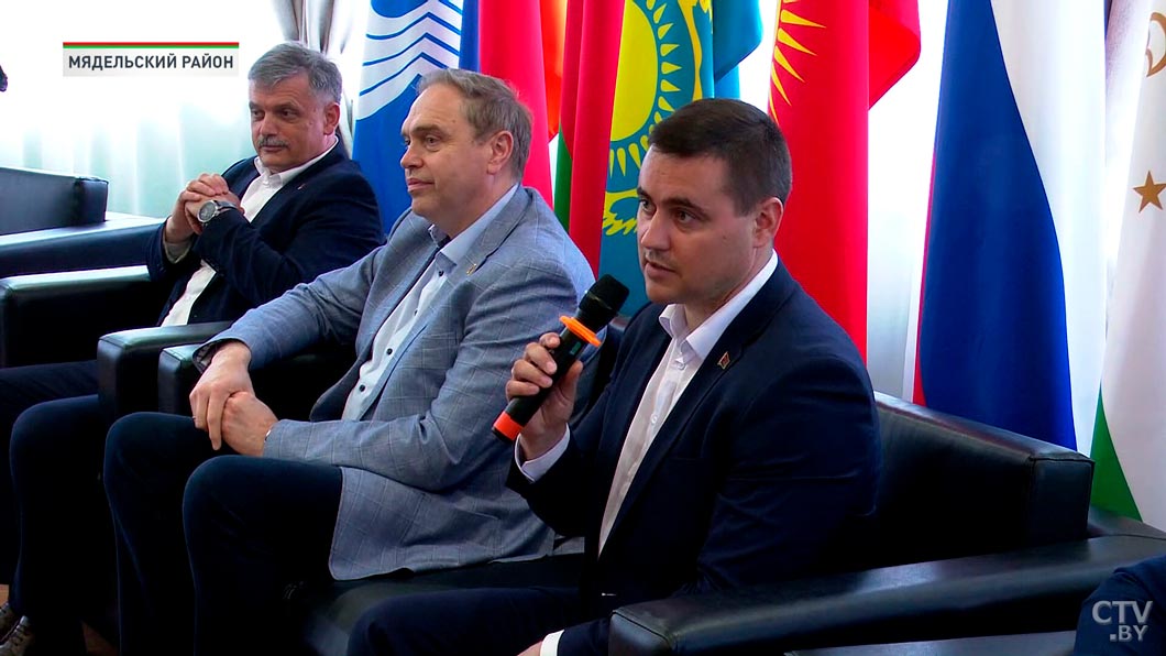 Белорусские министры встретились с участниками форума «Дети Содружества»-2