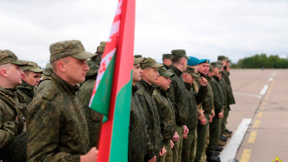 Белорусские военнослужащие отправились на обучение в Россию-0