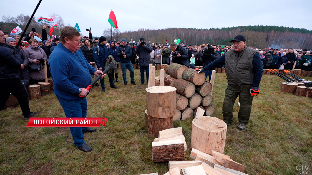 Лукашенко: «Запоминайте, особенно девчонки!» Вот каким был мастер-класс от Президента по колке дров-14