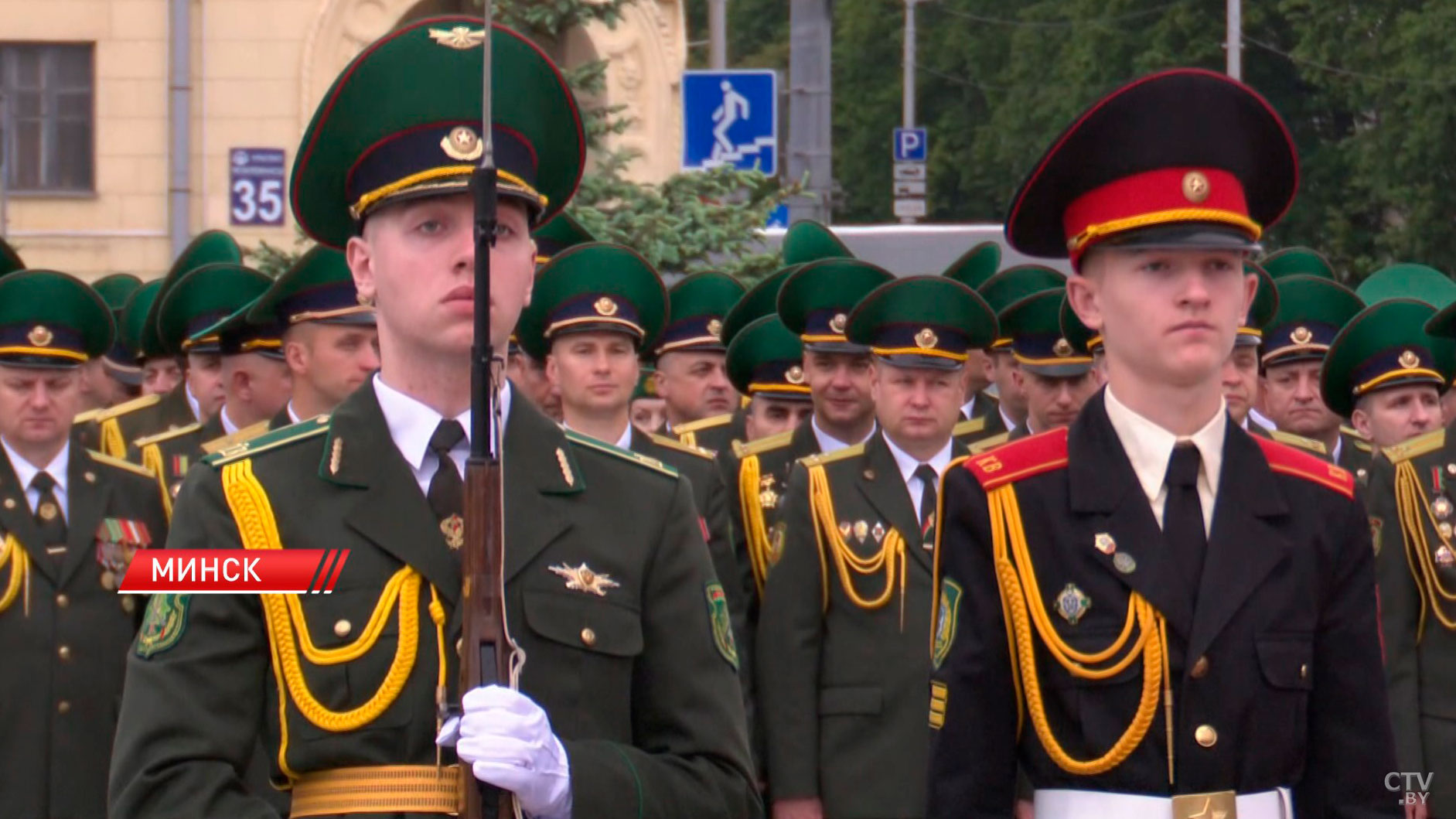 Память героев-пограничников почтили на площади Победы в Минске-8