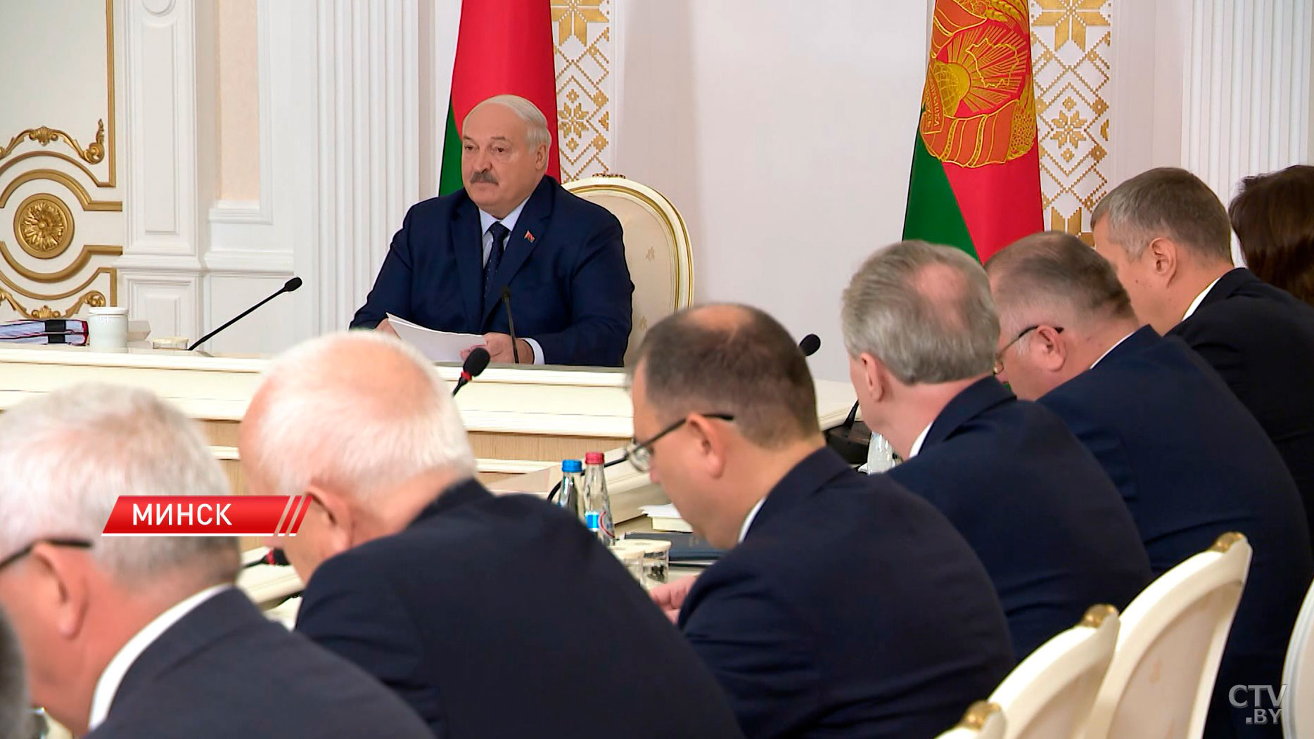 Лукашенко потребовал разобраться с очередями на АЗС: до понедельника – железный порядок!-2