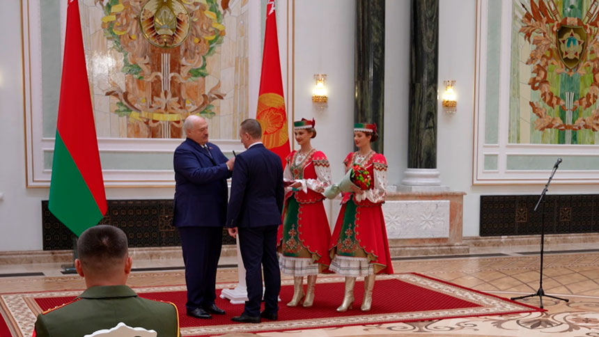 Лукашенко наградил Турчина орденом Отечества III степени  Лукашенко наградил Турчина орденом Отечества III степени