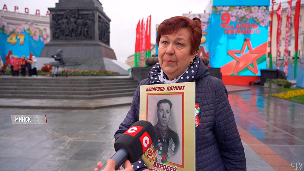 Атмосфера всенародного единения царит 9 Мая у обелисков и мемориалов – кадры возложения на площади Победы-6