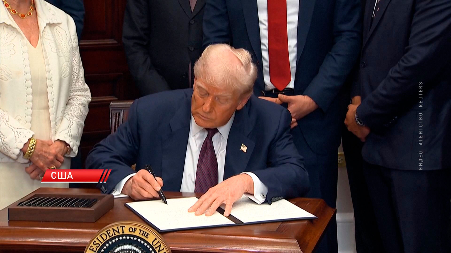 Американцы винят Трампа в необходимости сводить концы с концами