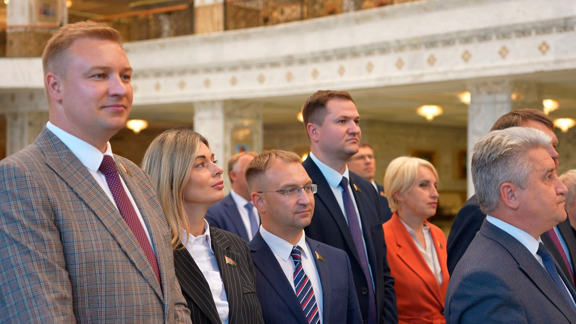 Больше сотни парламентариев посетили с экскурсией Дворец Независимости