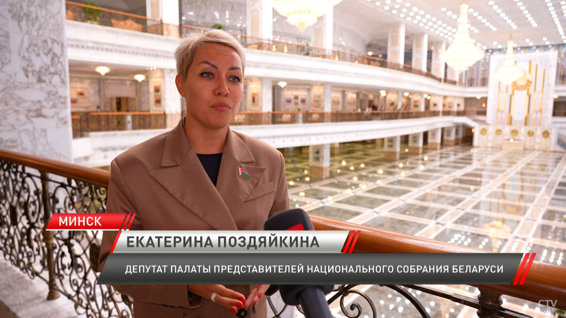 Больше сотни парламентариев посетили с экскурсией Дворец Независимости-6