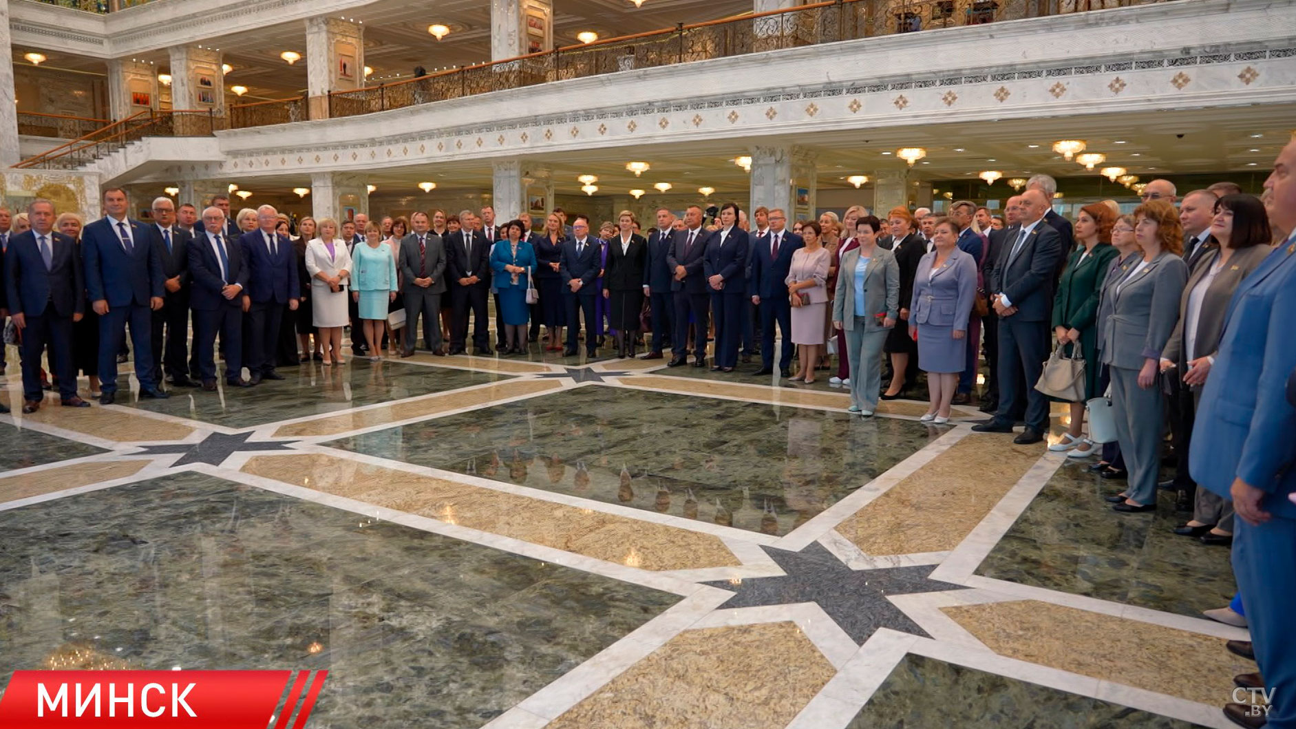 Больше сотни парламентариев посетили с экскурсией Дворец Независимости-2