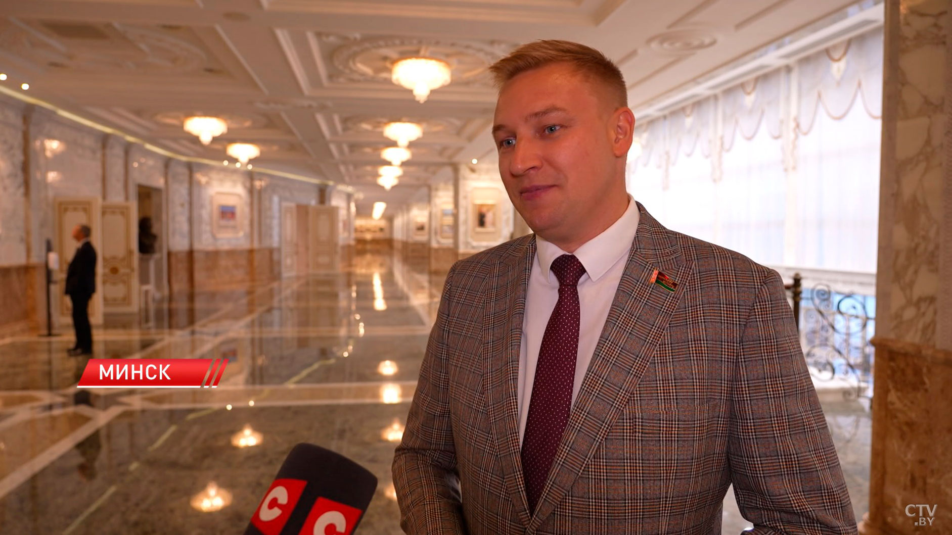 Больше сотни парламентариев посетили с экскурсией Дворец Независимости-4