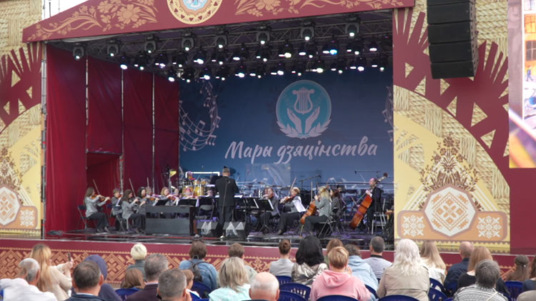 Гала-концерт финалистов городского музыкального проекта «Мары дзяцiнства» прошел в Верхнем городе Гала-концерт финалистов городского музыкального проекта «Мары дзяцiнства» прошел в Верхнем городе