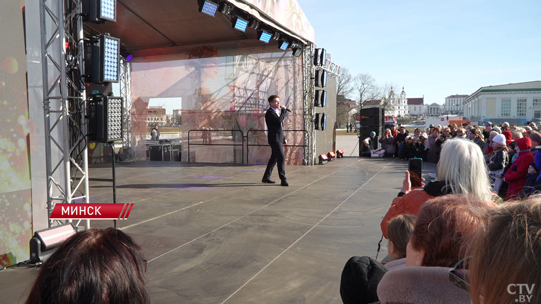 Музыка под открытым небом! Большой концерт ко Дню женщин прошел у Дворца спорта в Минске-2