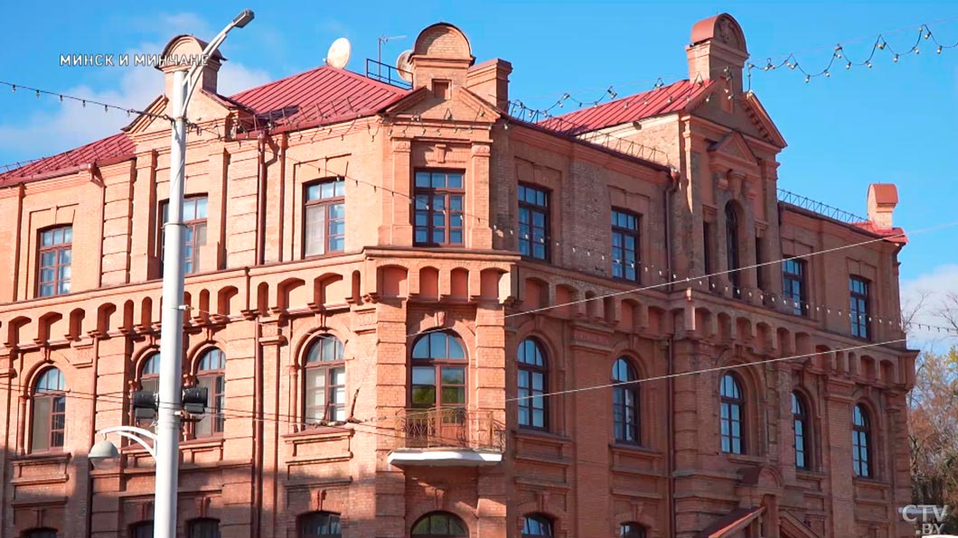 Одно из самых престижных учебных заведений – экскурсоводы рассказали о знаменитых домах Минска-8