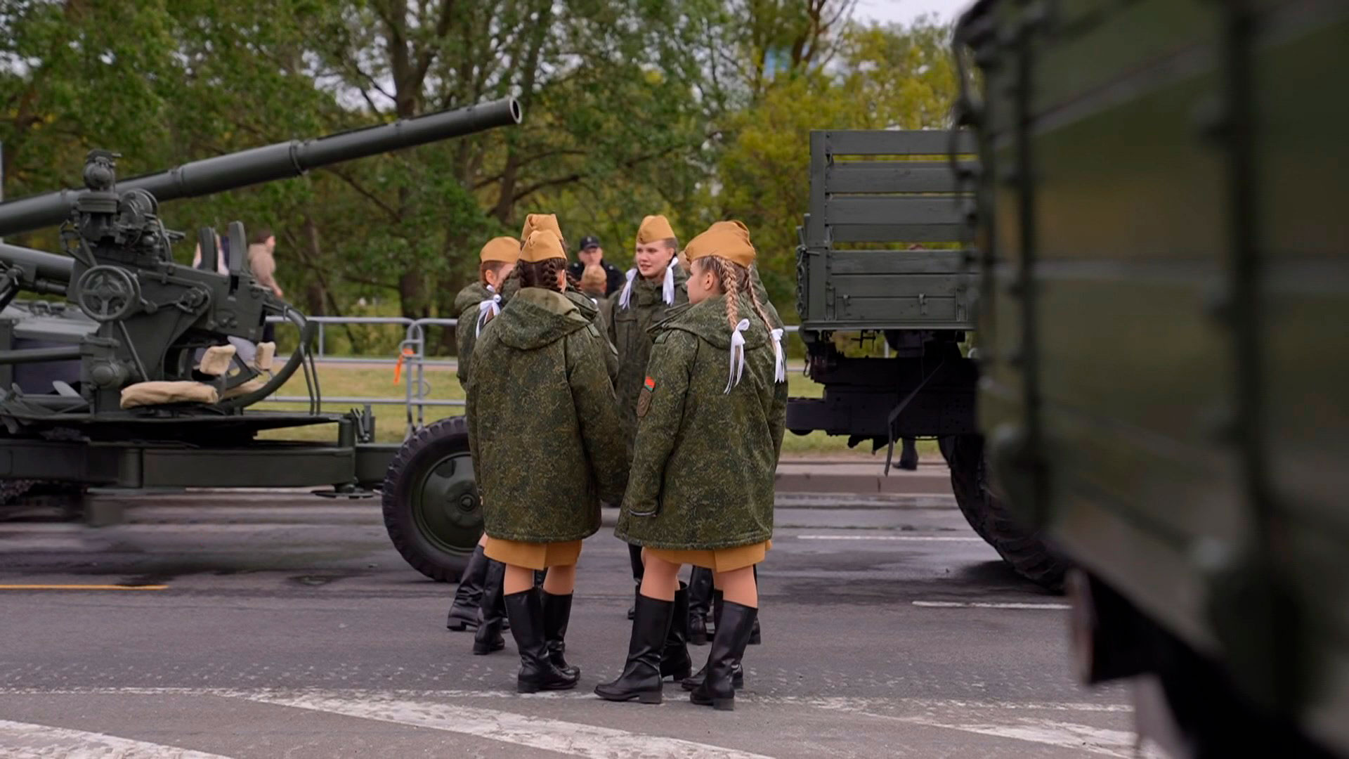 Минск готовится принять военный парад. Последние приготовления на проспекте Машерова