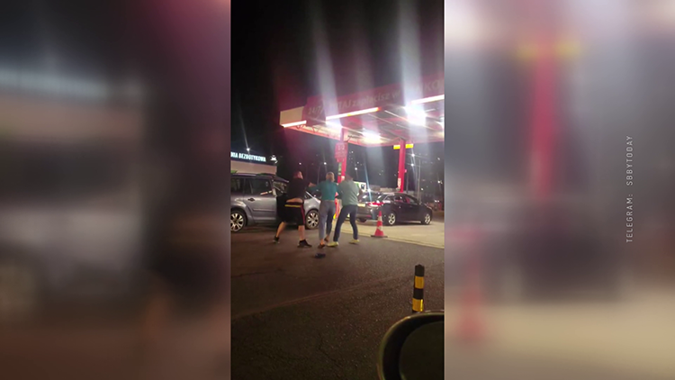 «Власть обдирает поляков как липку!» В Польше вскочили цены на топливо – люди дерутся в очереди на АЗС