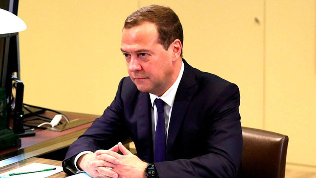 Медведев прокомментировал визит лидеров ЕС в Киев-0