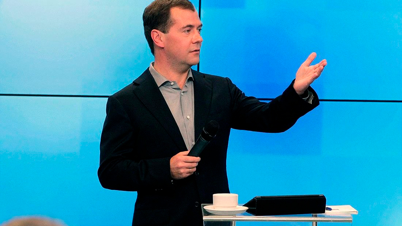 Медведев заявил, что Трамп «размазал Европу» сделкой по пошлинам-0 Медведев заявил, что Трамп «размазал Европу» сделкой по пошлинам-0