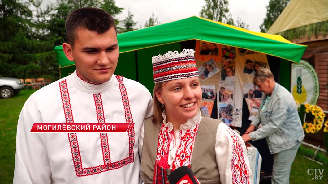 Молодые семьи поборолись за титул «Властелин села»! Чем запомнился конкурс с белорусским колоритом?-8