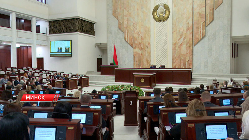 Парламентарии провели встречу с помощниками депутатов-2