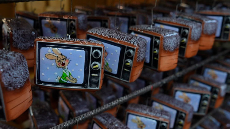 Календарные сюжеты и ностальгия по «Ну, погоди!». Показываем красивые мотивы для ёлочных игрушек