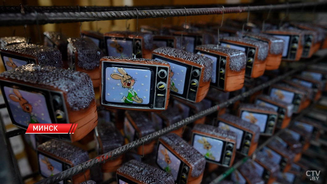 Календарные сюжеты и ностальгия по «Ну, погоди!». Показываем красивые мотивы для ёлочных игрушек-16