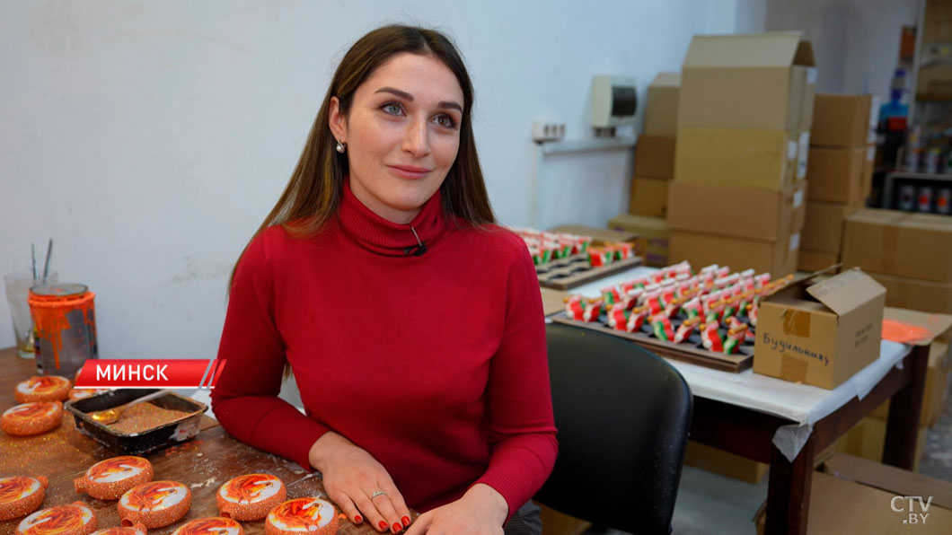 Календарные сюжеты и ностальгия по «Ну, погоди!». Показываем красивые мотивы для ёлочных игрушек-12