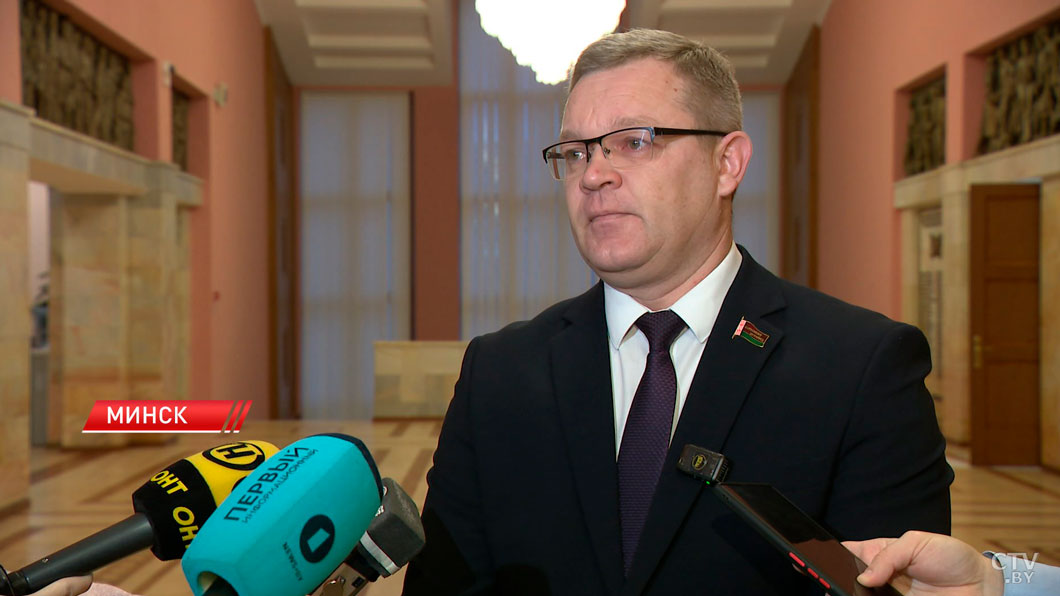 Порядок выплаты пенсий работающим госслужащим меняют в Беларуси-8 Порядок выплаты пенсий работающим госслужащим меняют в Беларуси-8