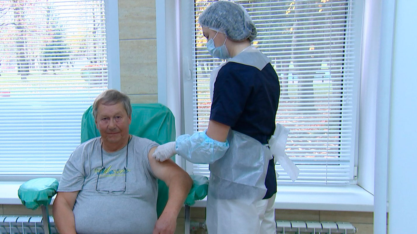 Вакцинация населения от гриппа и ковида продолжается в Минской области