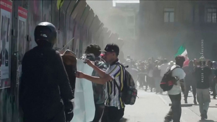 Мексику охватила волна протестов – ранены 100 полицейских и 20 демонстрантов Мексику охватила волна протестов – ранены 100 полицейских и 20 демонстрантов