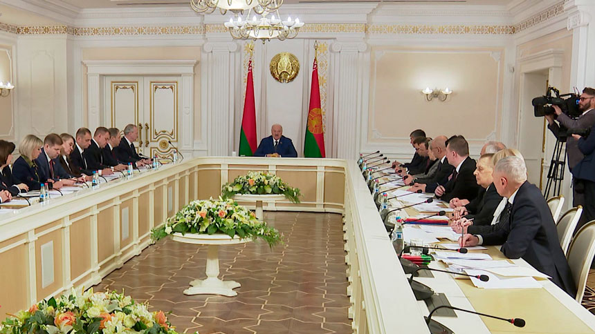 Лукашенко ориентировал делегатов ВНС на активное обсуждение проекта программы соцэкономразвития