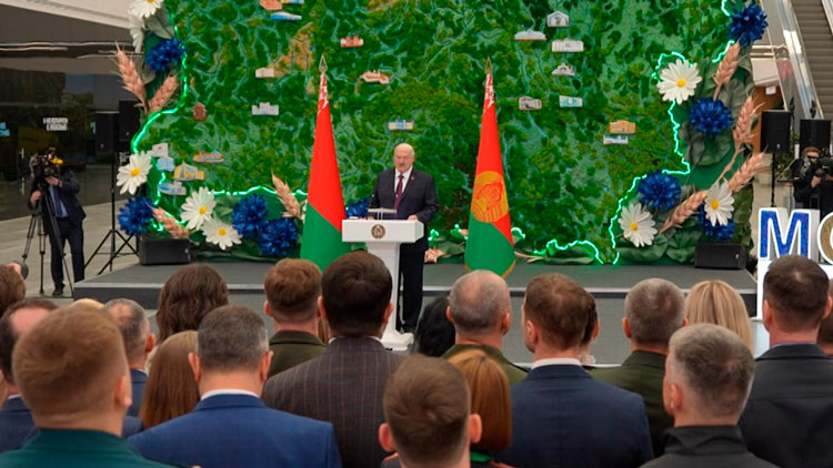 Лукашенко обратил внимание на агрессивную конкуренцию в мире Лукашенко обратил внимание на агрессивную конкуренцию в мире