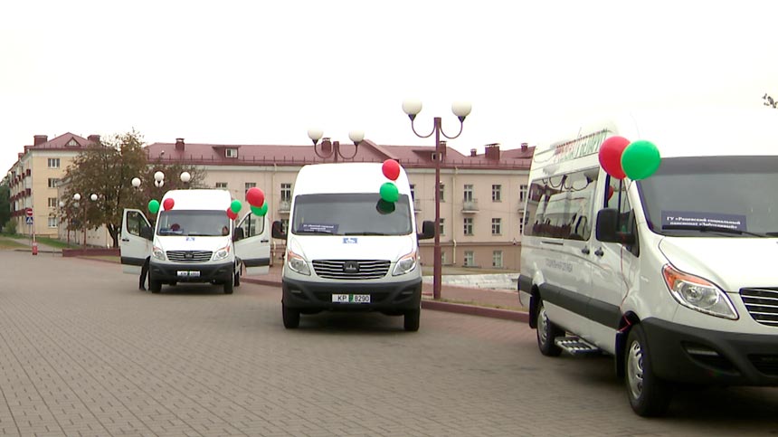 В Минске торжественно передали 9 автомобилей социальным учреждениям страны