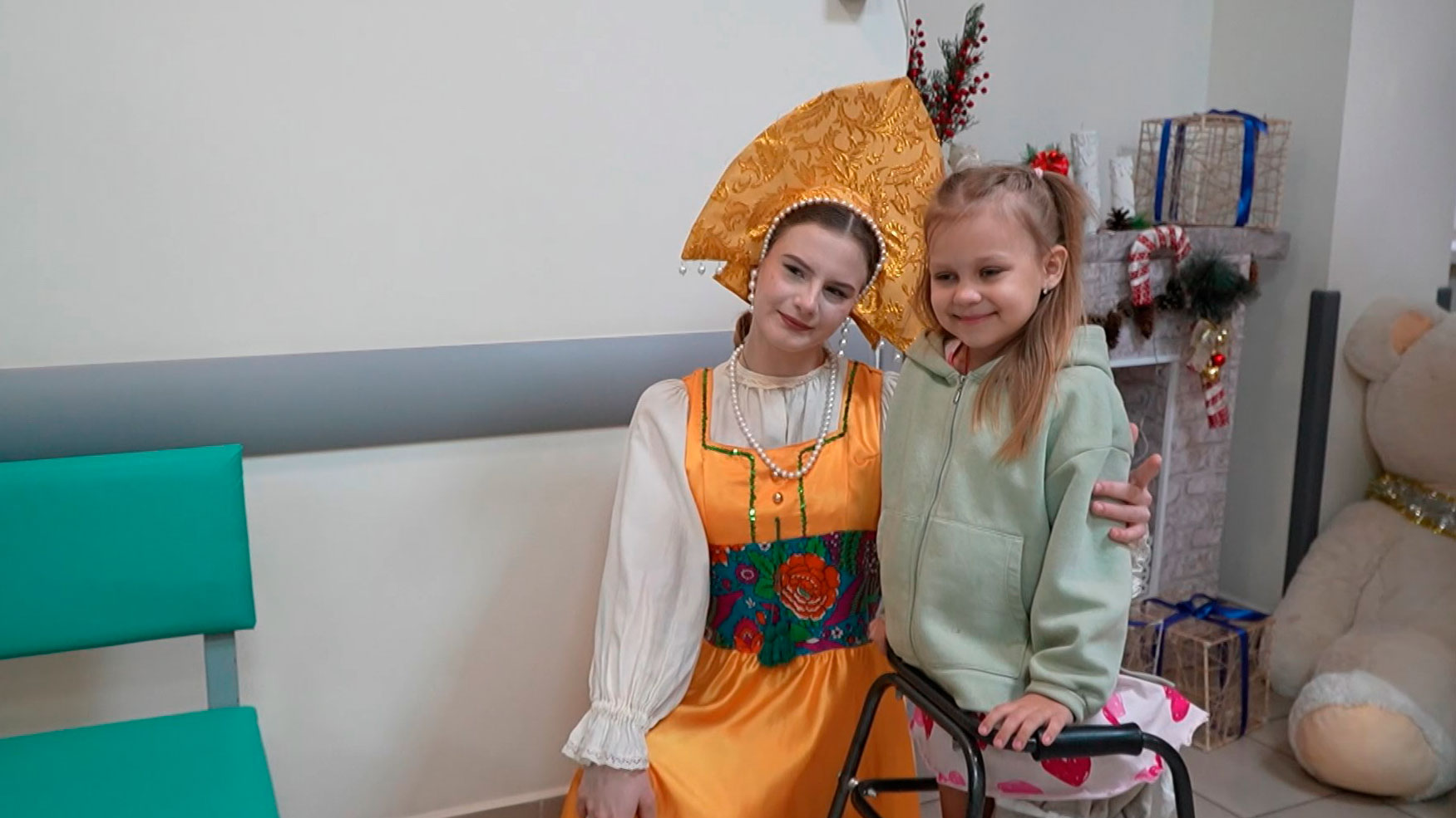 Эмоции тоже лекарство. Пациентам детской больницы Гомеля подарили новогоднее путешествие в сказку Эмоции тоже лекарство. Пациентам детской больницы Гомеля подарили новогоднее путешествие в сказку