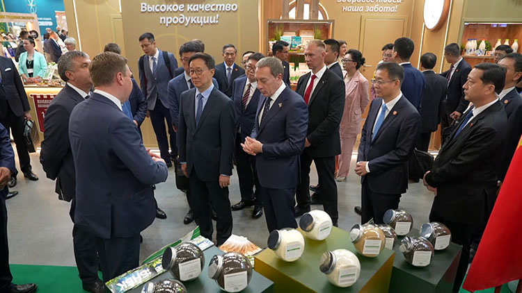 Зампредседателя КНР ознакомился с экспозицией «Белагро-2026»