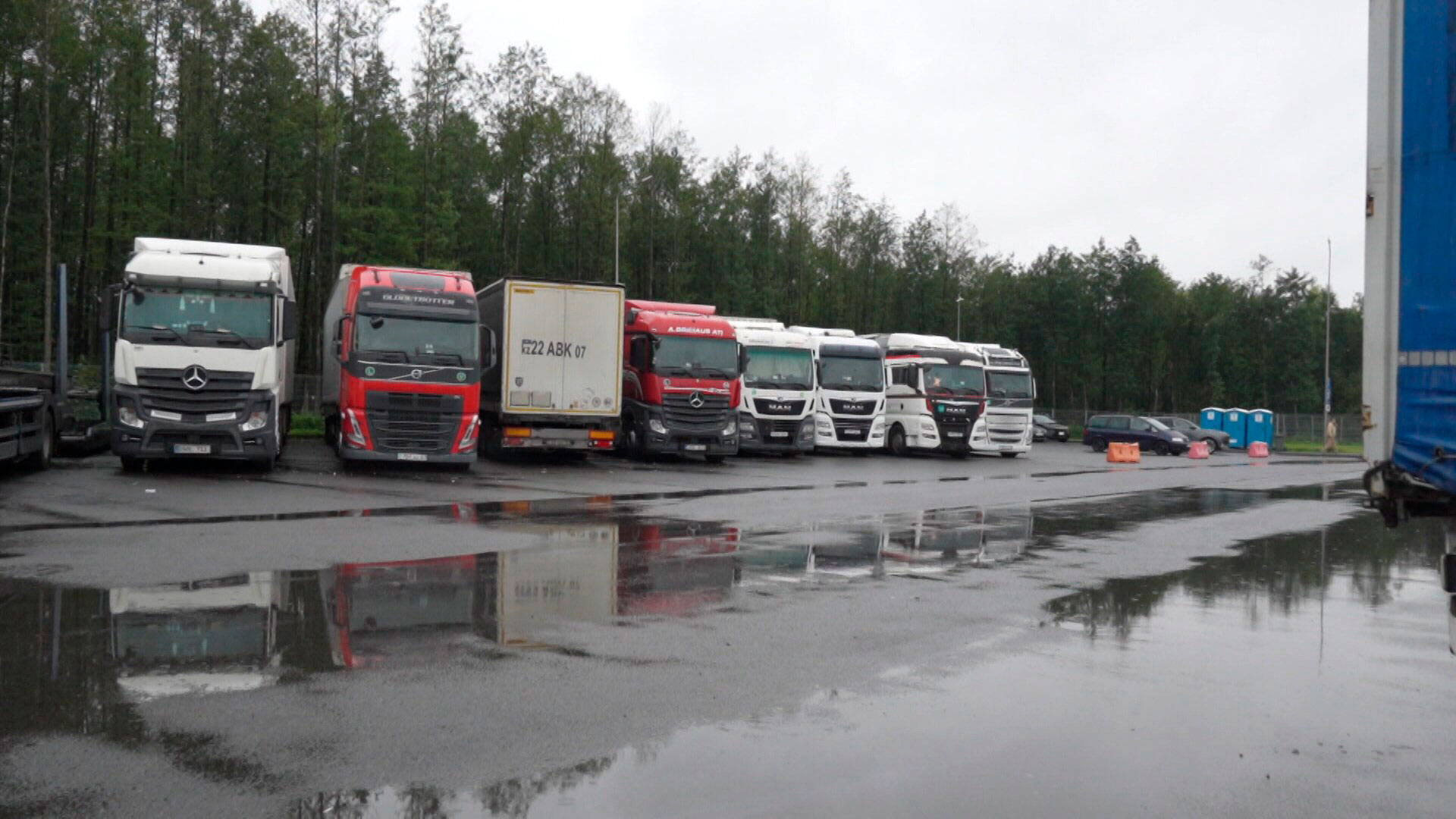 Вильнюс планирует обратиться к Минску с просьбой вернуть застрявшие на белорусской стороне грузовики