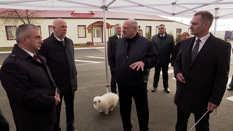 Лукашенко в Мозыре спросил про дорожное сообщение между райцентрами и агрогородками