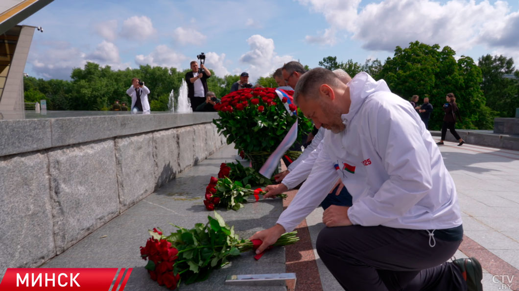 Участники автопробега «Дорогами Победы» доставили в Минск землю с мест братских захоронений из городов-героев-2