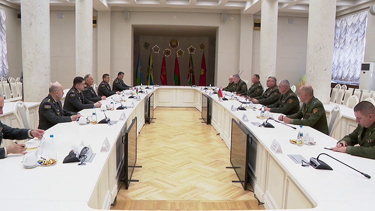 Переговоры руководителей военных ведомств Беларуси и Азербайджана прошли в Центральном Доме офицеров