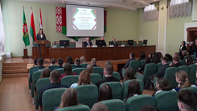 Игорь Сергеенко оценил подготовку к посевной кампании в Витебской области Игорь Сергеенко оценил подготовку к посевной кампании в Витебской области