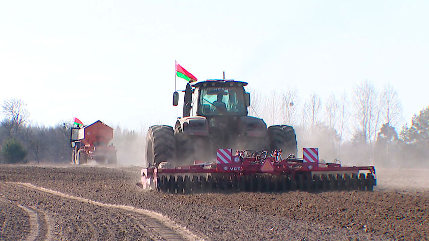 Исправная техника – залог будущего урожая! На юге Минской области аграрии уже приступили к севу