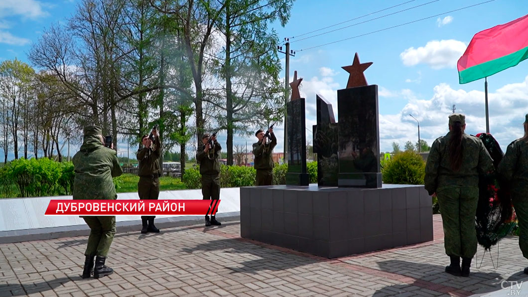 В Дубровенском районе с военными и церковными почестями перезахоронили останки 17 красноармейцев-4