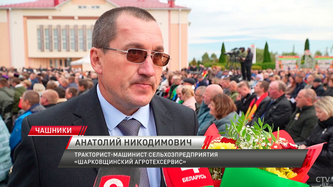 «На комбайне работаю 16 сезонов» – лучших хлеборобов чествуют в Чашниках-4 «На комбайне работаю 16 сезонов» – лучших хлеборобов чествуют в Чашниках-4